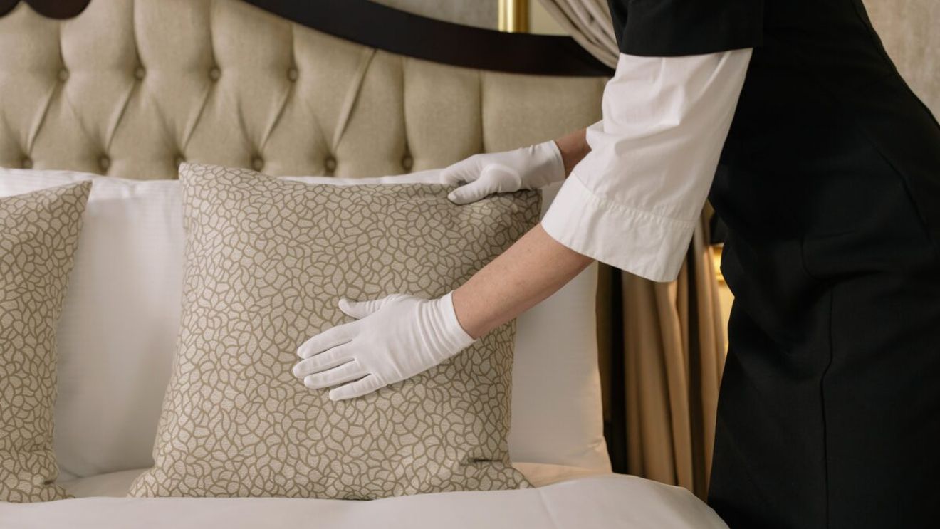 Motivul IREAL pentru care Lavinia, o tânără din Galați, a fost dată afară din hotelul în care lucra în Viena