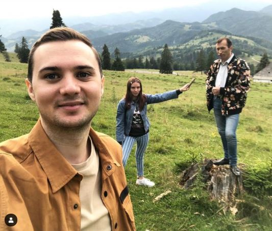 Vulpița și Viorel Stegaru, cadouri pentru fani înainte de Crăciun! Unii dintre internauți au râs când au văzut premiile puse în joc | FOTO