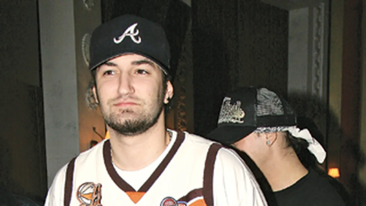 Smiley isi invita fanii de pe Facebook sa filmeze urmatorul lui videoclip