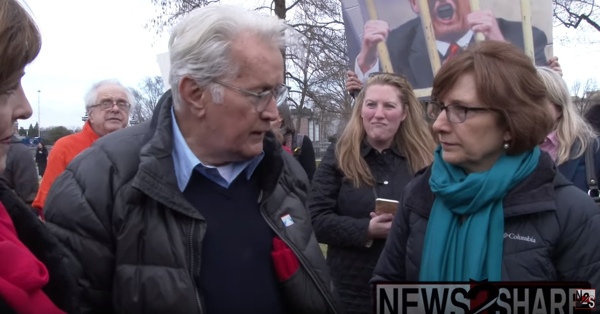 Actorii Joaquin Phoenix și Martin Sheen, arestați în timpul protestului din Washington privind problemele climatice. Explicațiile incredibile ale polițiștilor