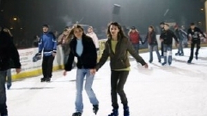 Maine se deschid patinoarele in aer liber din Bucuresti! Afla unde te poti distra si cat costa!