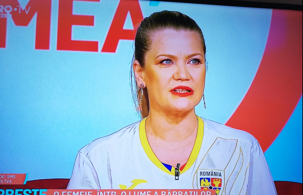 Ioana Cosma și Adela Popescu, miuță chiar în platoul Pro TV! Cove a rămas mască, dar și-a luat apoi revanșa