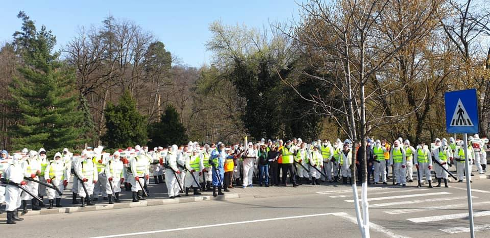 Dezinfecție împotriva coronavirusului în municipiul Râmnicu Vâlcea. Au fost ”atacate” mai multe cartiere din oraș