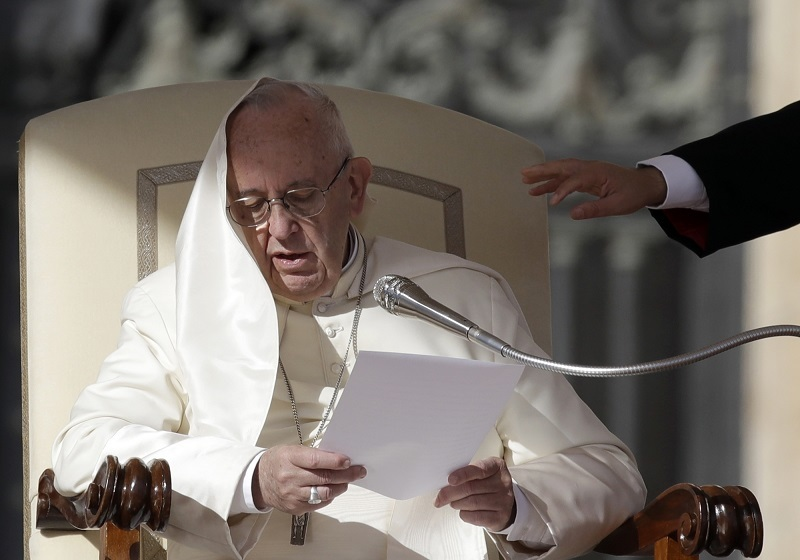 Papa Francisc a făcut o mărturisire neobişnuită în direct. Ce a recunoscut că face în timpul slujbelor religioase