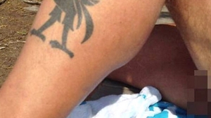 Gafa incredibila a unui parlamentar suedez! A vrut sa arate lumii intregi ce tatuaj si-a facut, insa si-a expus si...