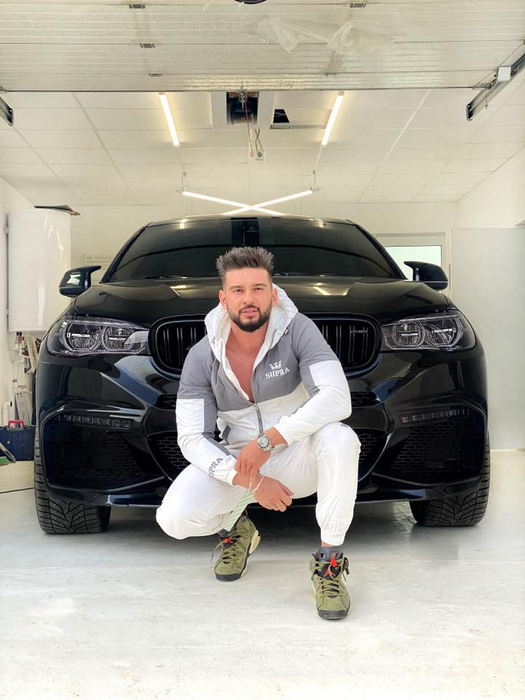 Dorian Popa are garajul plin, dar nu se oprește (Foto: Facebook)