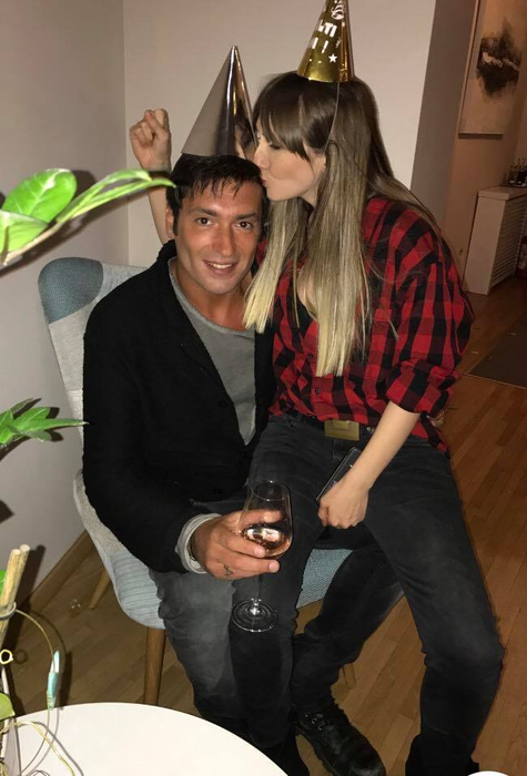 Adela Popescu, Radu Vâlcan şi fiul lor, Alexandru, formează o familie fericită.