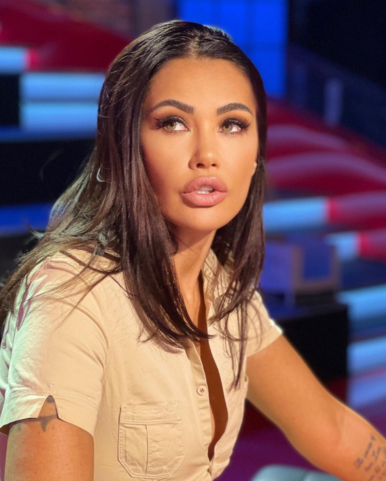 Oana Zăvoranu le-a întors spetele în lift surorilor Luciu