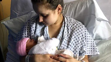 Poveste incredibilă! O fată a aflat că este însărcinată cu doar o oră înainte să nască. Cum a fost posibil