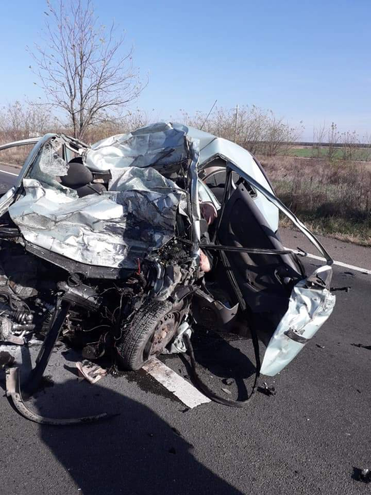 Accident grav în Giurgiu. Coliziune între un autoturism și un TIR care transporta azotat de amoniu. Pericol de explozie