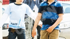 Au facut taraboi in supermarket! Mandruta nu-si poate struni juniorii
