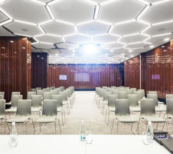 Sala de conferințe Da Vinci este cea mai spațioasă, 210 locuri