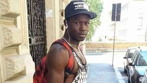 Eroul african care a salvat un copil, în Paris, va primi cetățenie franceză