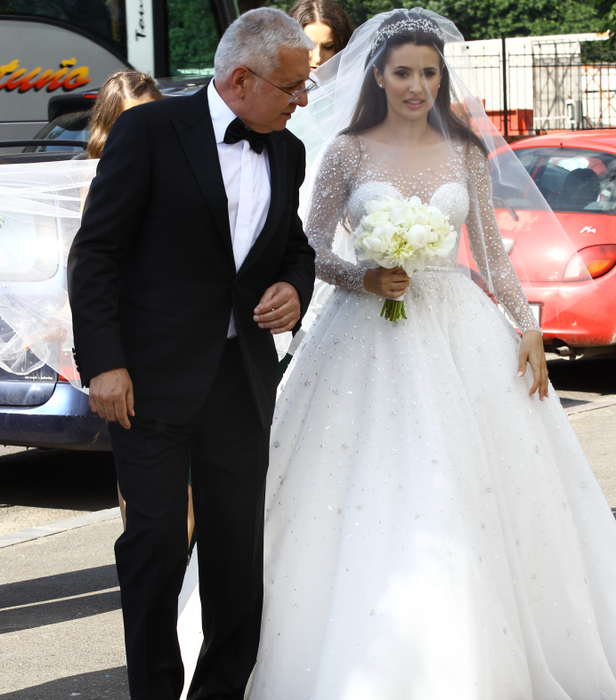 Cununie mare la Mănăstirea Cașin! A urmat nunta regală între Alexandros și Roxana
