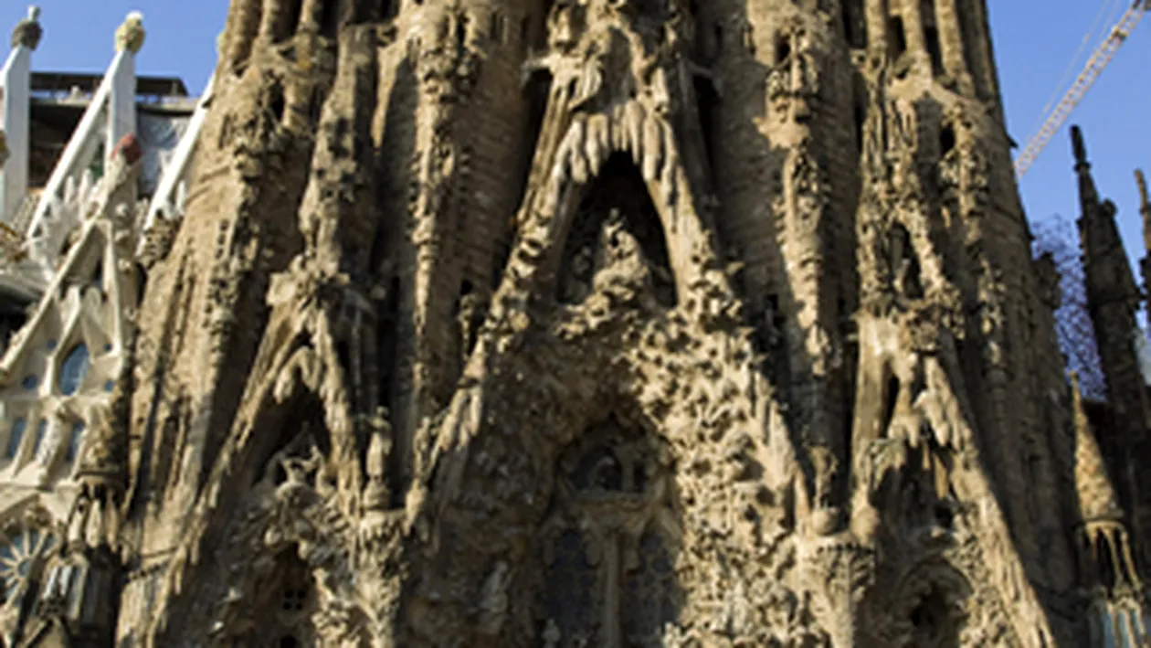 Un detinut bolnav psihic a dat foc la Sagrada Familia! 1.500 de turisti au fost evacuati!