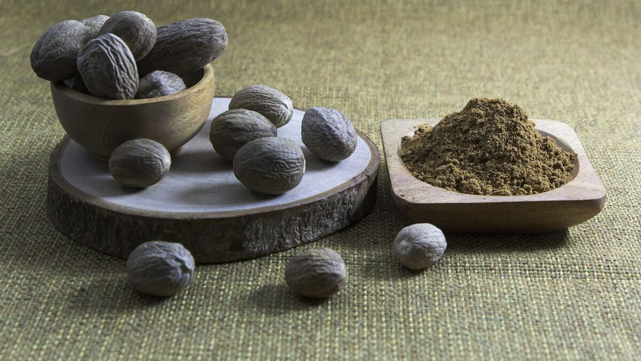 Nucșoara, condimentul din prăjituri care poate provoca halucinații. Ce se întâmplă dacă exagerezi cu această mirodenie