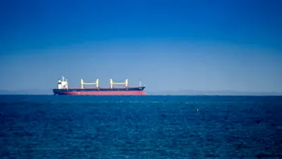 SUA le permite temporar țărilor să cumpere petrol rusesc. Decizia ar putea stârni tensiuni