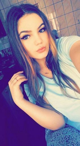 Cum arată Rebeka, sora ”secretă” a lui Pepe! Tânăra îi calcă pe urme artistului