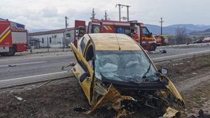 Accident grav la Sibiu! Trei persoane și-au pierdut viața în urma impactului. O femeie însărcinată a ajuns de urgență la spital