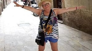 Mirabela Dauer, apariţie de senzaţie pe plajă! Artista a atras toate privirile când şi-a făcut apariţia aşa la 70 de ani