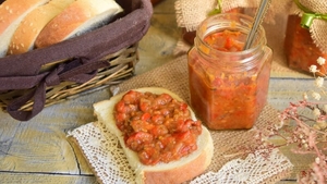 Ingredientul secret pe care trebuie să-l pui pentru o zacuscă delicioasă. Puține gospodine știu!