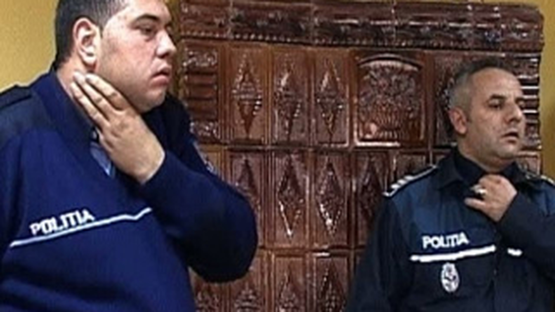 Doi politisti din Clejani au fost batuti crunt de localnici, in plina strada!