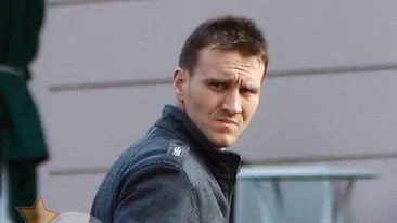 Nicky nu-l lasa, lui nu-i pasa! Ce manevre face tatal lui Mitea in parc cu o “grenada” de 0,5 litri!