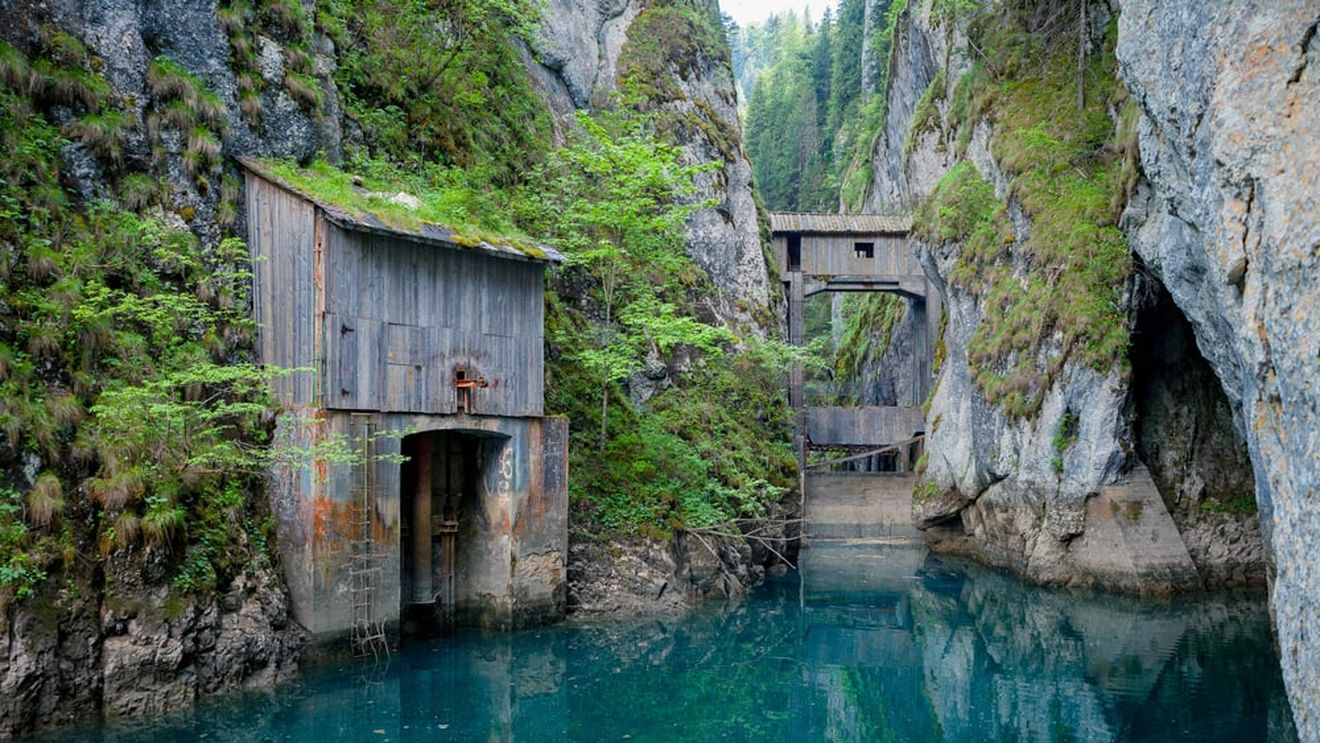 Locul din România care pare rupt dintr-un basm. E la doar două ore de București