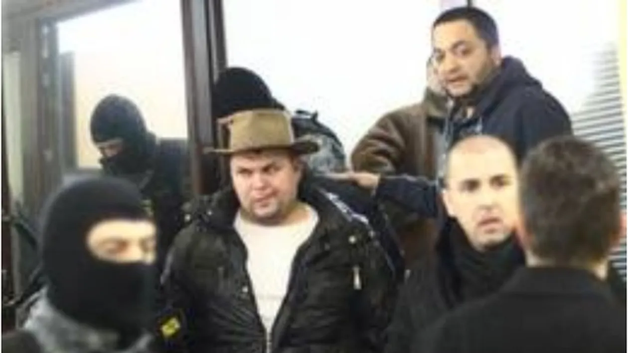 Astia sunt cei mai prosti hoti din lume! L-au jefuit pe cel mai bogat bugetar din Romania si s-au laudat pe Facebook!