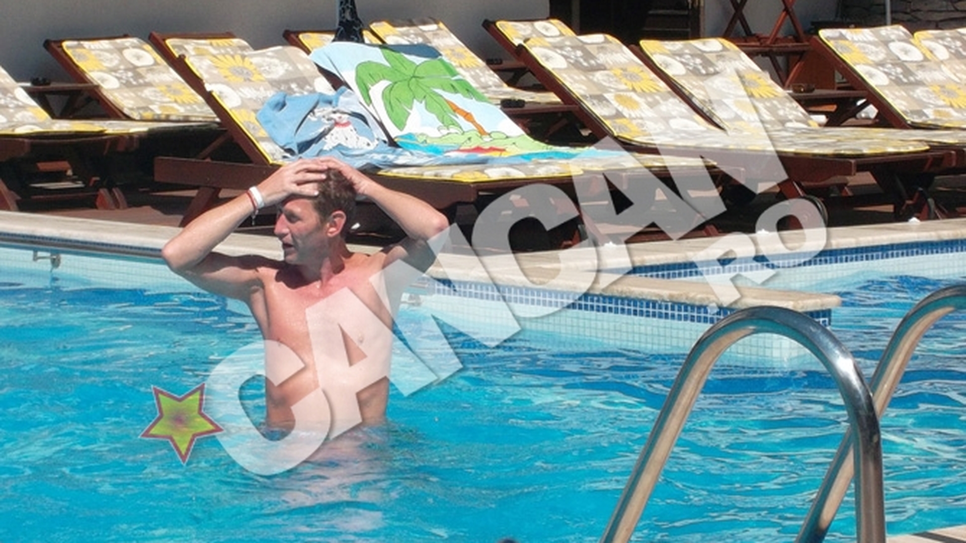 Mircea Solcanu se arde singur la piscina! S-a bronzat la Craiova!