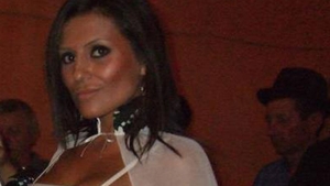 Facem pariu ca n-o s-o recunosti! Acum cativa ani era blonda si subtire, acum are cu 30 de kg mai mult si se chinuie sa slabeasca
