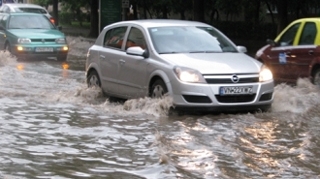 Patru locuinte din judetul Vaslui au fost inundate din cauza ploii torentiale!