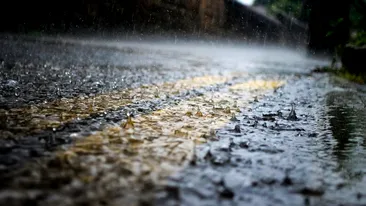 Vremea se strică din nou! Cod galben de ploi torențiale și vânt puternic în 9 județe din țară