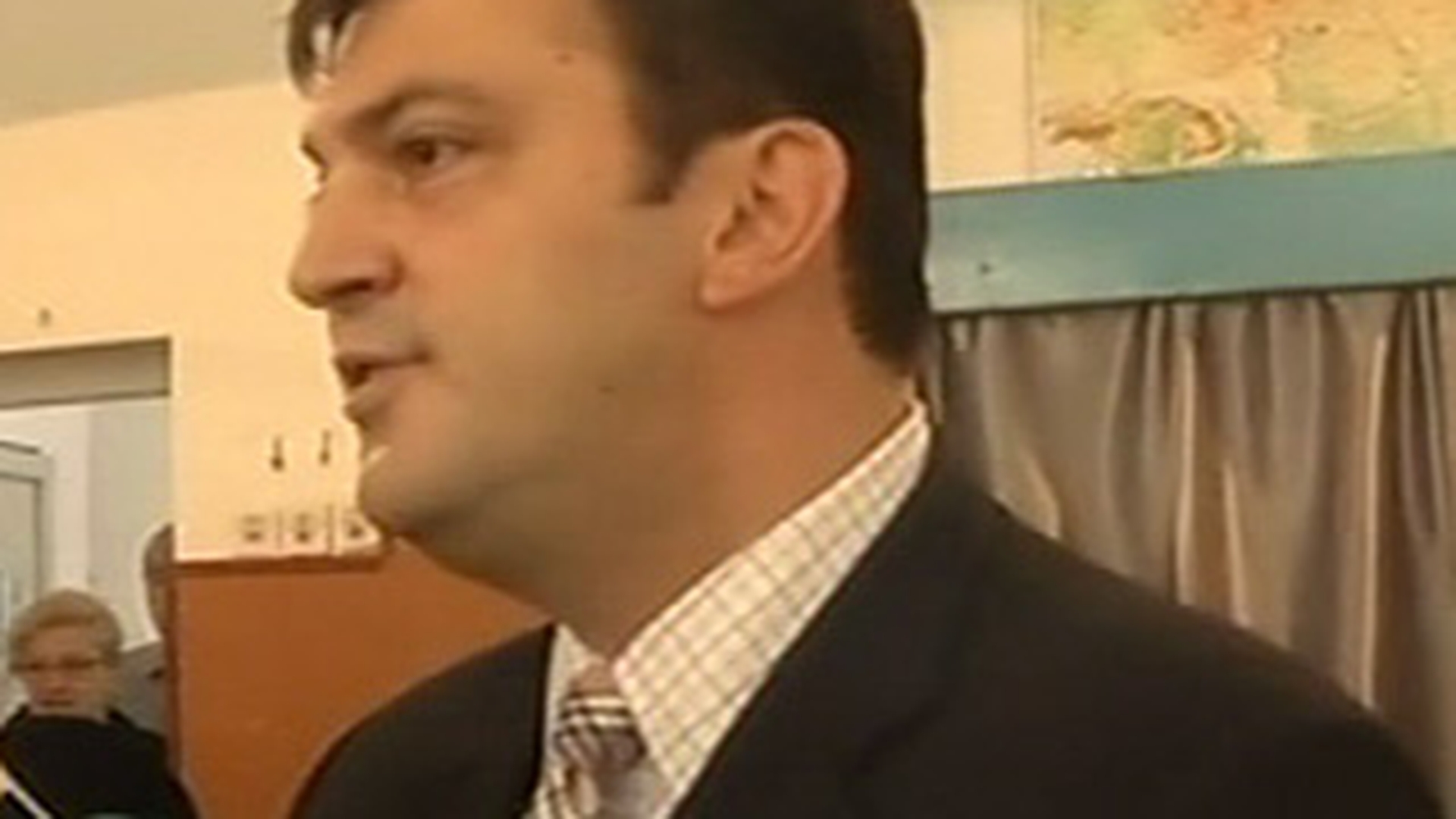 Alegeri locale. Rares Manescu a votat chiar la scoala la care a invatat: "Cred intr-un Bucuresti mai bun, pentru ca putem schimba ceva!"
