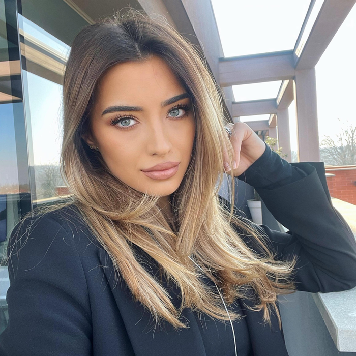 Iubita lui Dennis Man, fotbalistul aflat pe lista lui AC Milan, o adevărată bombă-sexy! Fotografii incendiare cu Alexandra Ionela, fostă Miss Arad în 2014| GALERIE FOTO