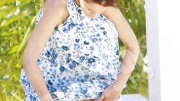 Imagini de colectie! Raluca Lazarut - cu chilotii in vine, Ramona Gabor - cracanata si sforaind pe plaja! Vedetele din showbiz, campioane la gafe in 2011