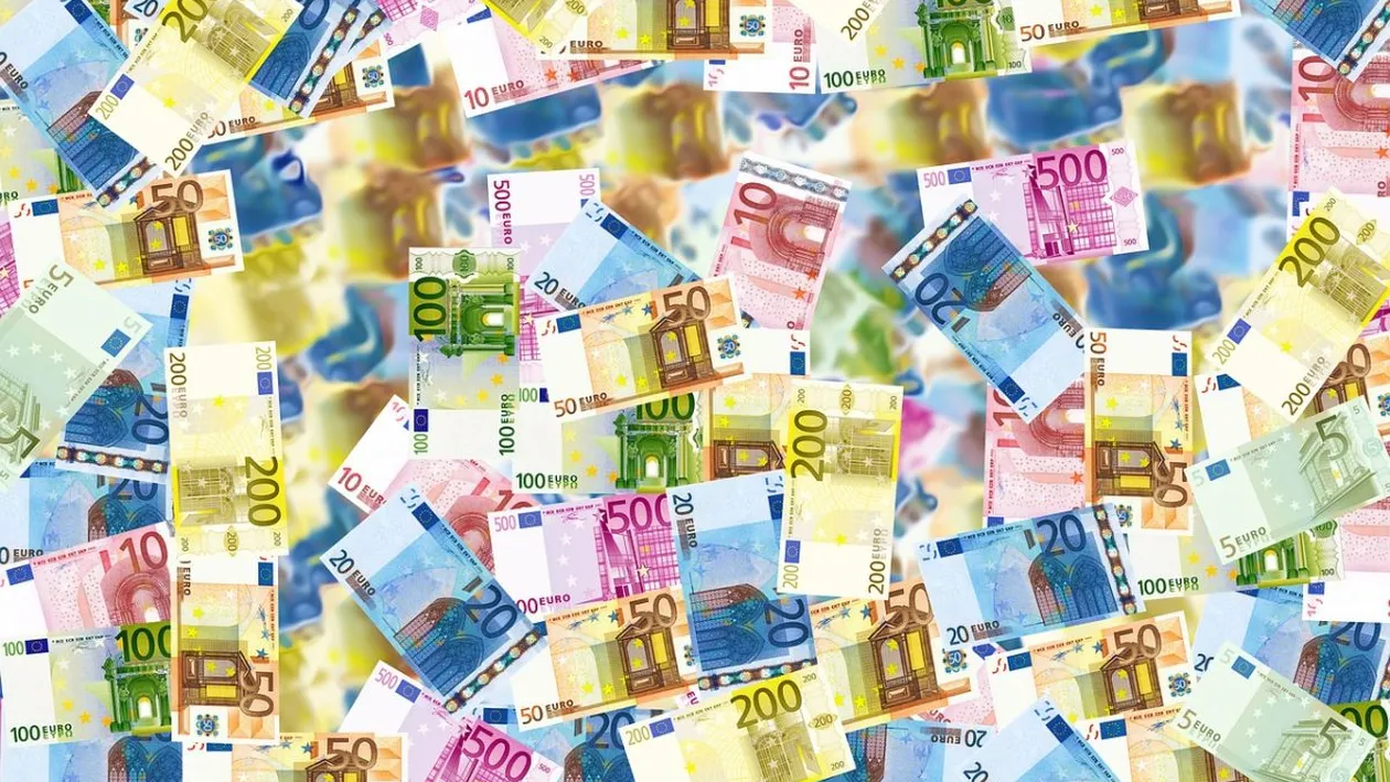 Vouchere de 50 de euro pentru români. Cine va primi banii de la stat
