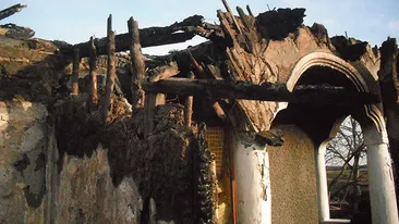 Imaginea pe care nu o va uita niciodată! Ce a fotografiat o femeie pe un perete, după ce i-a luat foc casa