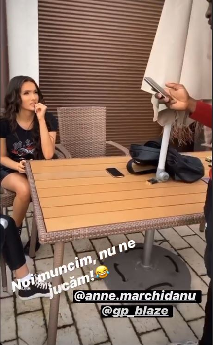 Gafa de proporții a unei prezentatoare de la Pro TV! Fusta mini s-a ridicat atât de mult, încât i s-a văzut lenjeria intimă