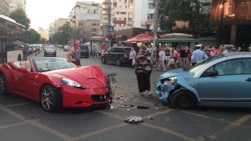 Adrian Minune si-a facut praf Ferrari-ul de 180.000 E! Accident grav in centrul Capitalei! Artistul este in stare de soc!