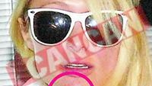 Paris Hilton si-a spart barbia la Praga