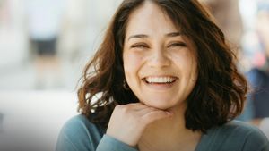 (P) 7 Moduri În Care Zâmbetul Îți Schimbă Corpul: Nutriție, Oase, Psihologie și Performanță”