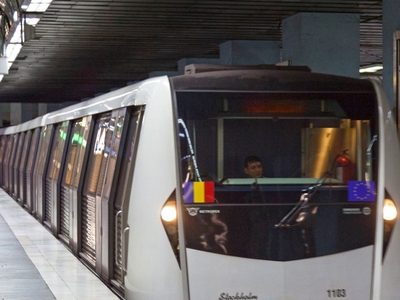 Haos în stația de metrou Ștefan cel Mare. O tânără de 24 de ani a fost lovită de tren