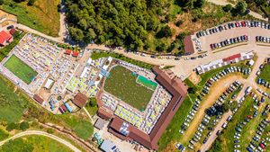 Cum arată şi unde este situat "Ştrandul fără fund" din România. Cât costă biletul pentru o zi