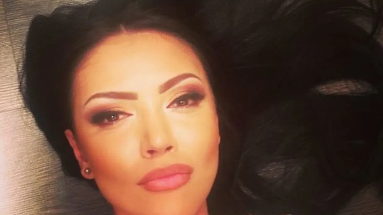 ANDREEA MANTEA a apărut AŞA pe plajă! A “scăpat” imaginea pe Internet, însă nimeni nu se aştepta ca lângă ea să fie…