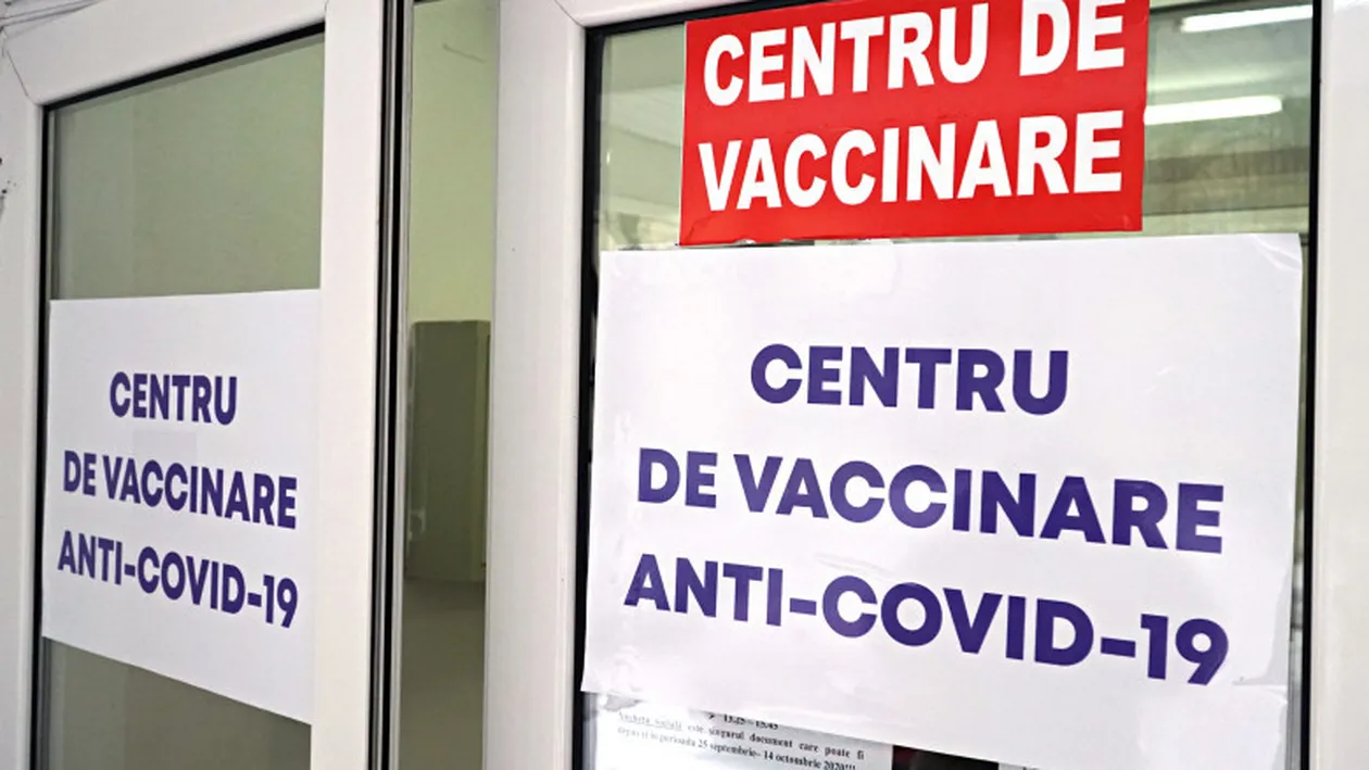 Chef cu manele într-un centru de vaccinare anti-COVID din Botoșani. Cadrele medicale s-au filmat în timp ce dansau și făceau gesturi obscene | FOTO
