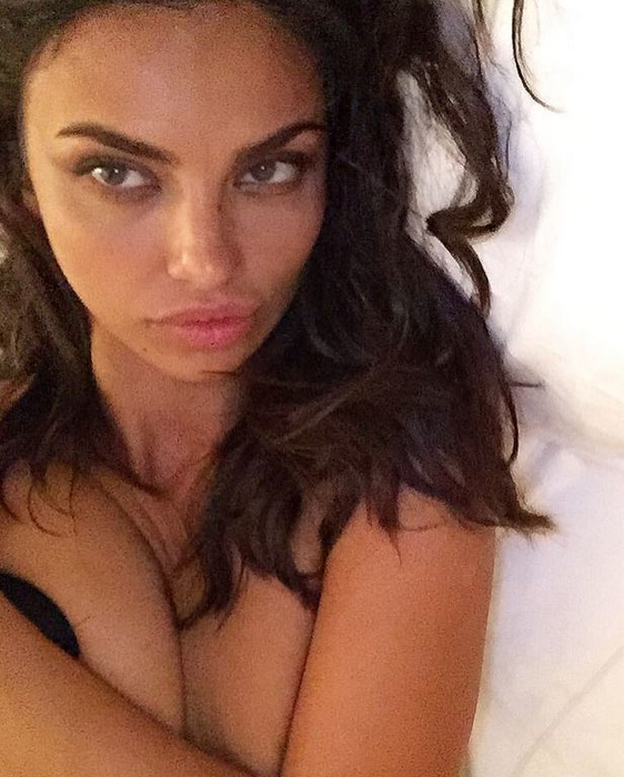 MĂDĂLINA GHENEA a apărut cu vânătăi pe picioare. Cum se antrenează celebra mămică pentru a fi în formă maximă