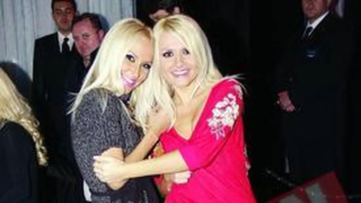 Anca si Ianna au uitat textul melodiei pe scena