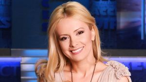 L-a ales si nici ca-i mai da drumul! Simona Gherghe s-a lipit de Razvan Sandulescu si-l tine de mana ca o copila indragostita