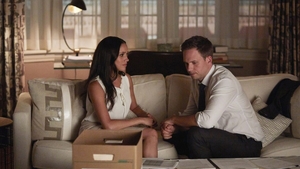 Patrick J. Adams, contre cu Meghan Markle! Ducesa a reacționat după ce actorul din Suits a zis că „nu are destui urmăritori ca să primească gemul ei”